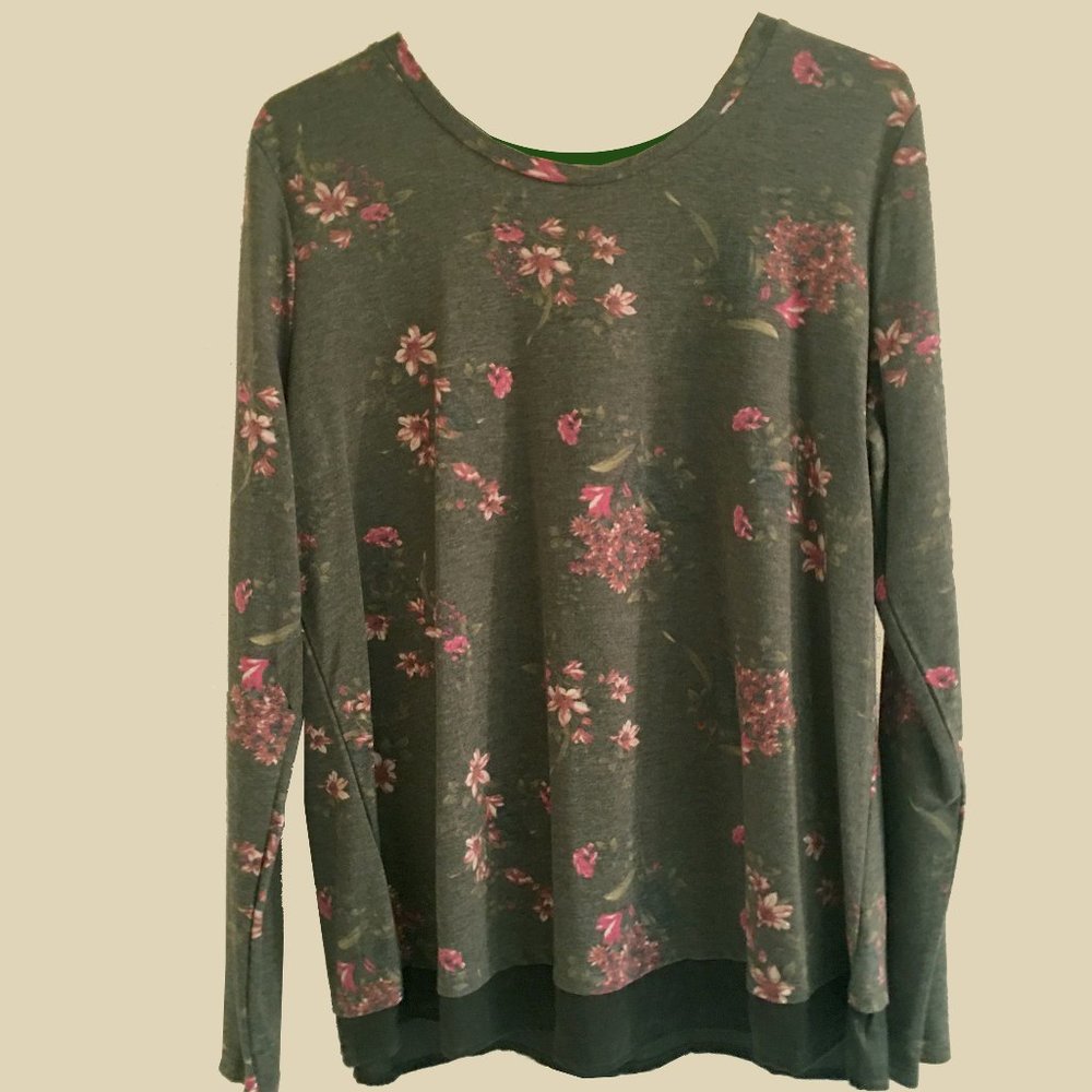 Bobeou Green floral LS Top with a Twist in Back, Size XL - Picture 2 of 3